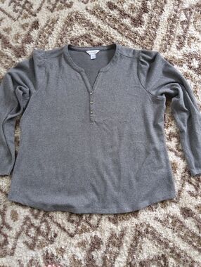 Liz Claiborne Shimmery Gray V-Henley Long Sleeve Top